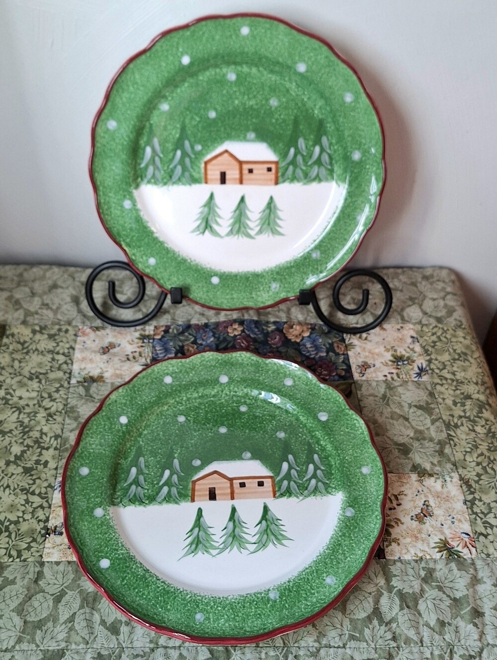 Vintage 2000 The Cellar Log Cabin Christmas Dinner Plate Set of 2 🌲🌲